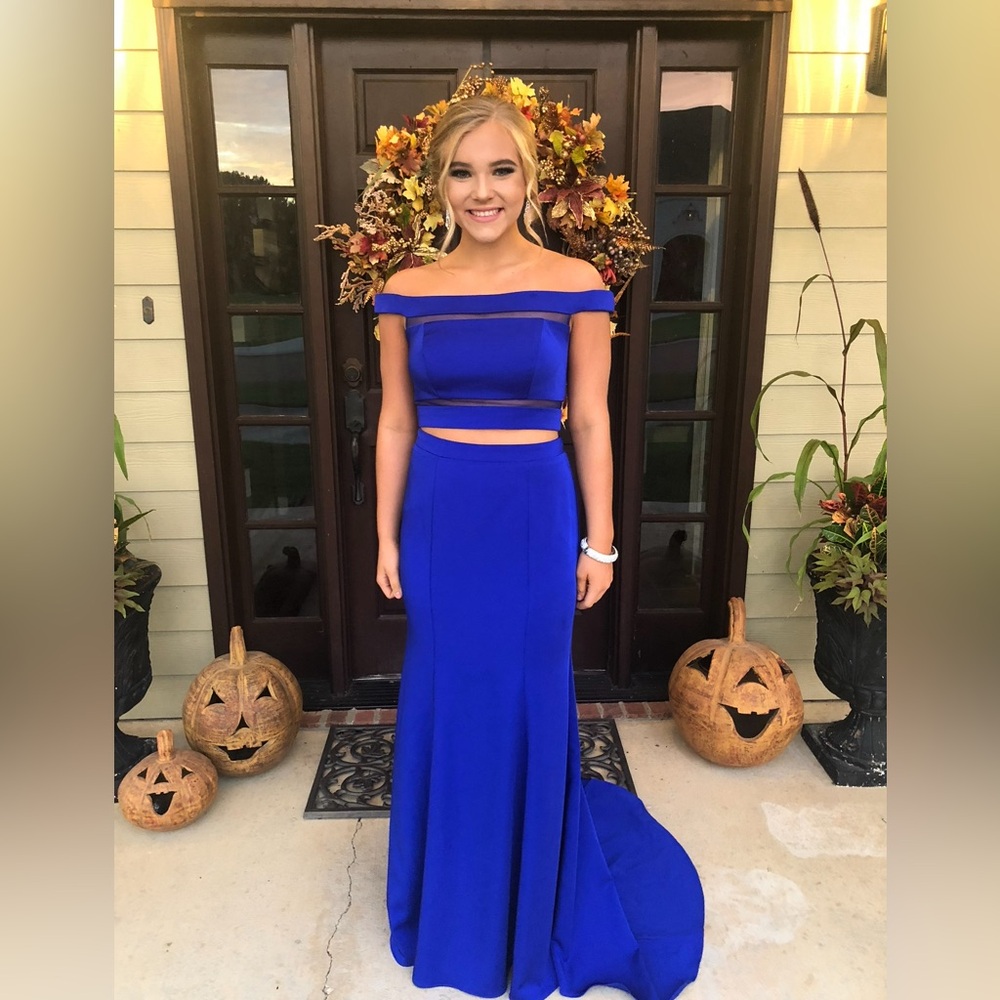 Elegant Blue Off-Shoulder Evening Dress